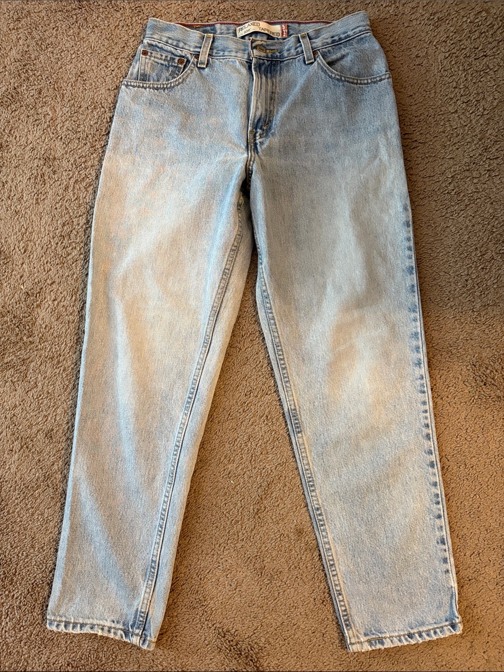 Levi’s 330 relaxed tapered jeans size 8 short/petite